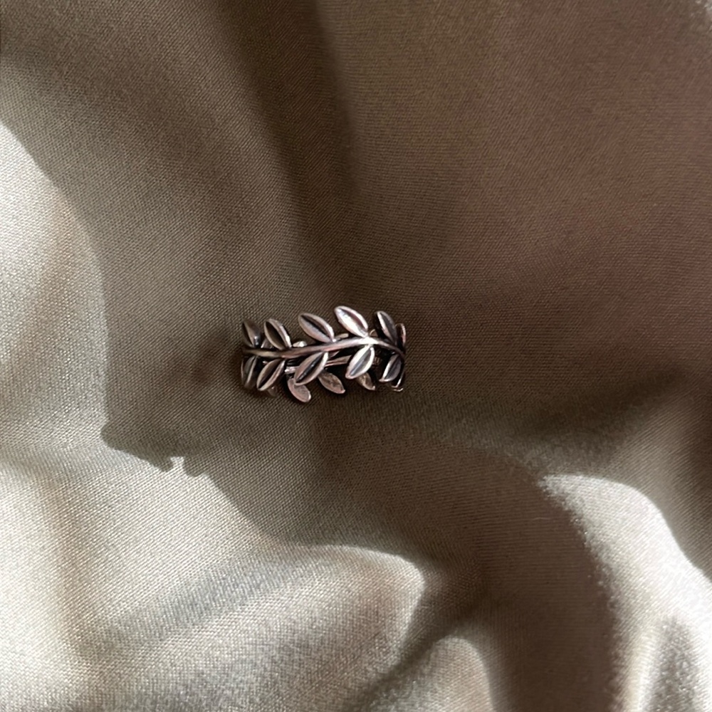 Pandora ivy ring